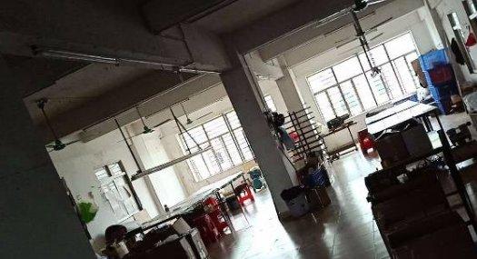 小型厂房出租，带大电梯，带宿舍，交通方便（茶上综合市场旁）