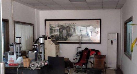 凤岗竹尾田出租楼上玩具，电子，数据面积实在厂房900平