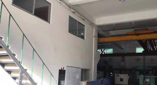 清溪镇荔横出租一楼高6米 带5吨行车 现成水电办公室齐全