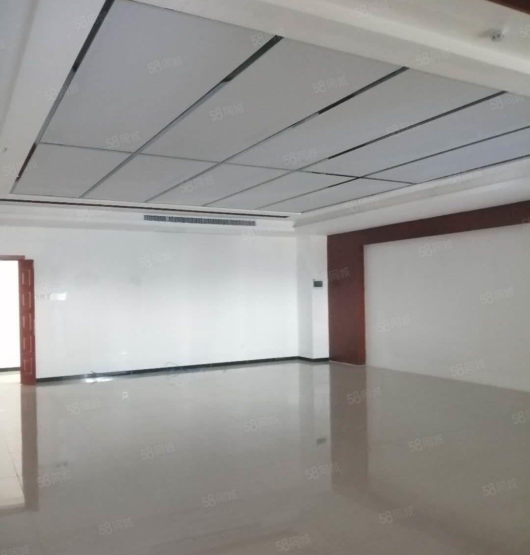 南城白马工业园整栋1120平办公楼出租，水电齐全，空地大