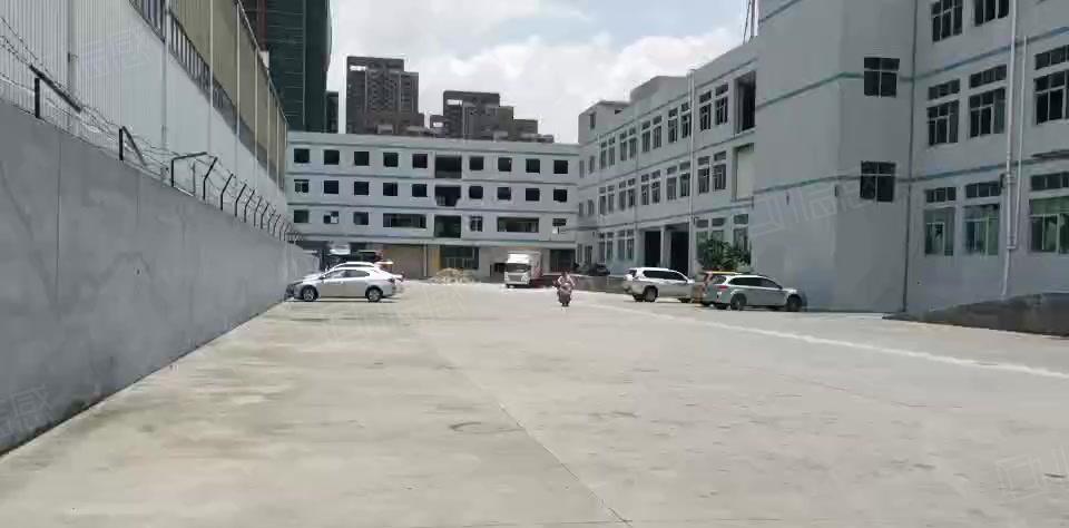 南城独栋厂房出租1800平420起租带有卸货平台空地超大