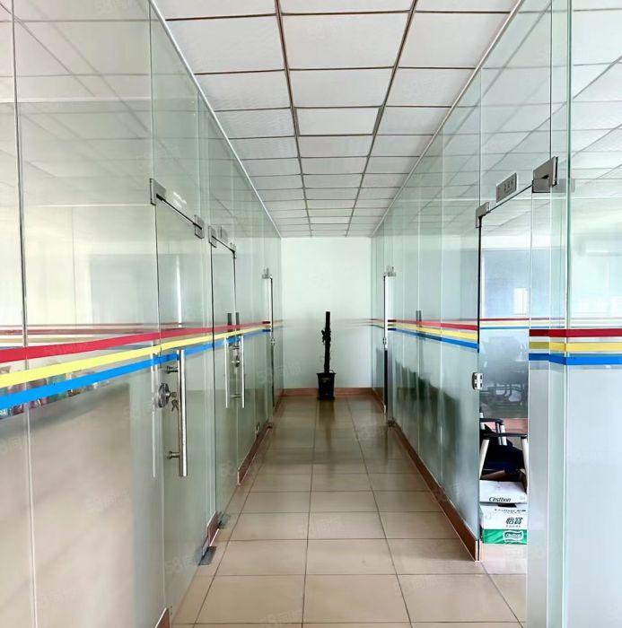 南城白马独院厂房出租1753方，高度9米，有地坪漆，现成装修