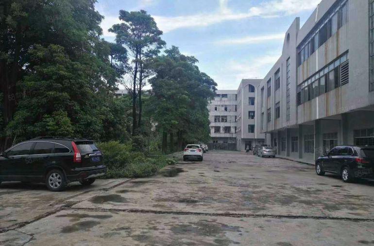 南城西平标准厂房出租二楼500平方，现成装修水电