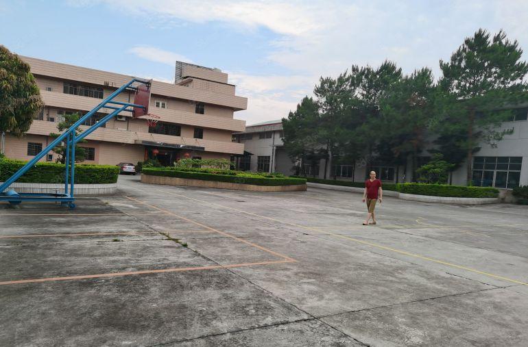 厂房出租单一层1460平 超大空地  带行车