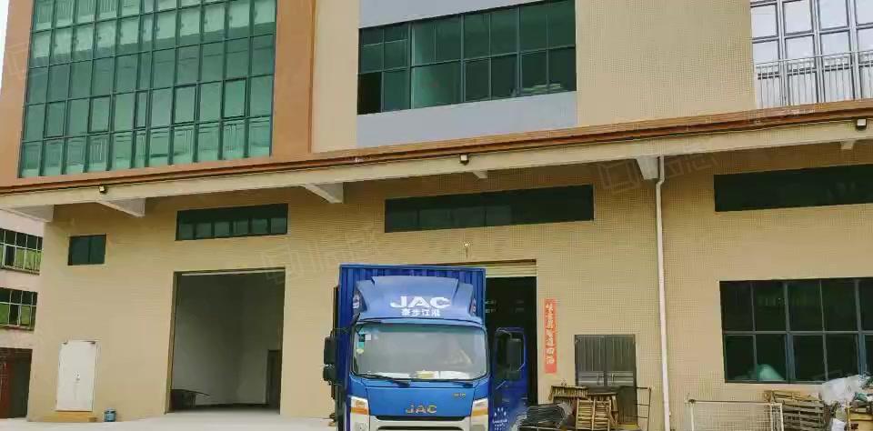 东城主山低价厂房出租900平方空地大中间没柱子带办公室