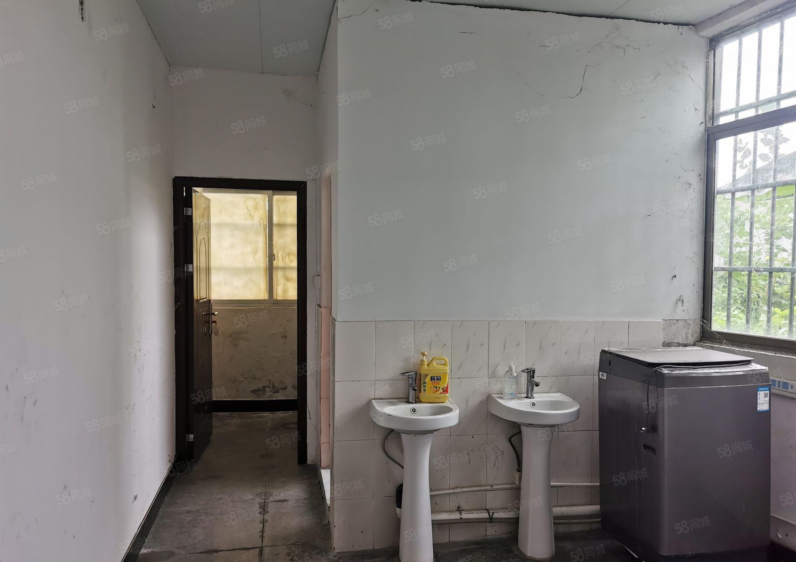 1100平方东城温塘本地房东带牛角钢结构厂房，有宿舍食堂