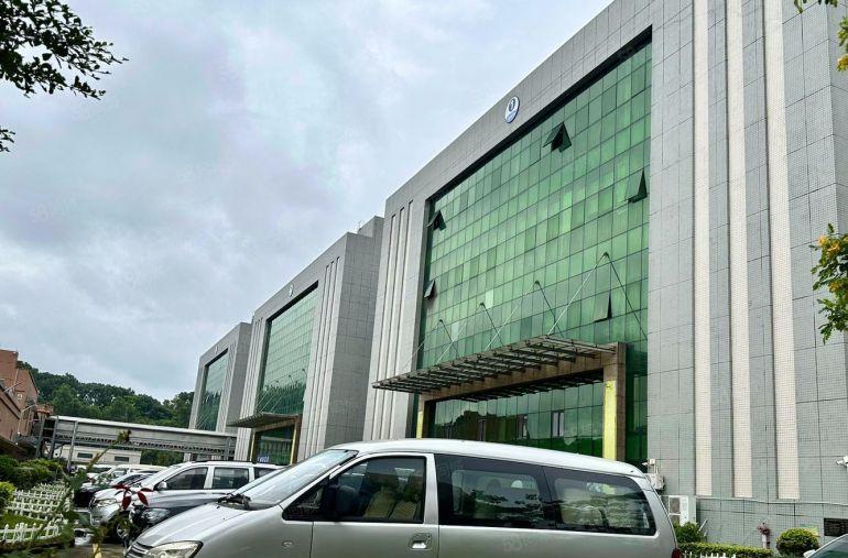 东城牛山外径工业园楼上5000平方现成装修厂房