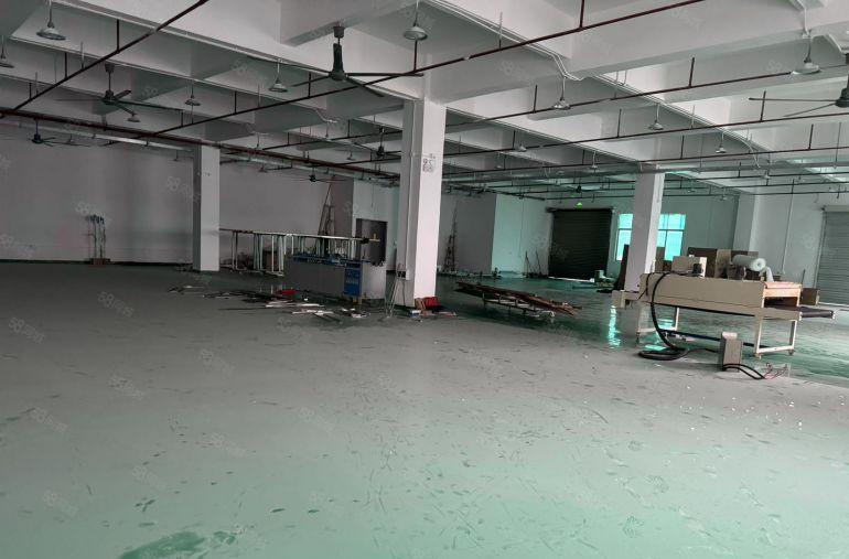 东城石井一楼厂房1500平，现成地坪漆，大空地