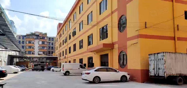 新出1至3楼厂房出租 每层3800平方，现成装修 水电齐全