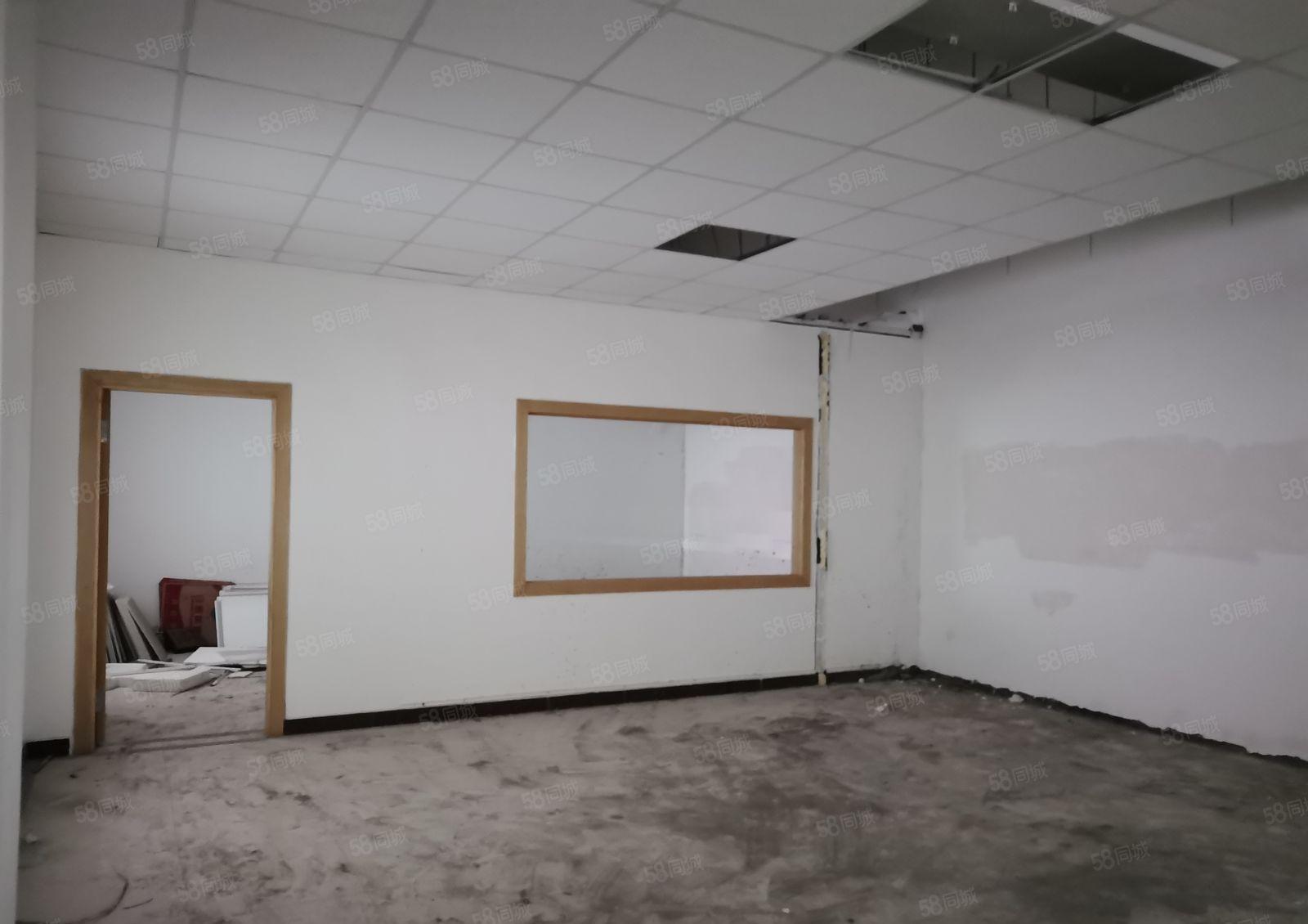 东城周屋新出楼上800平方现成办公室装修