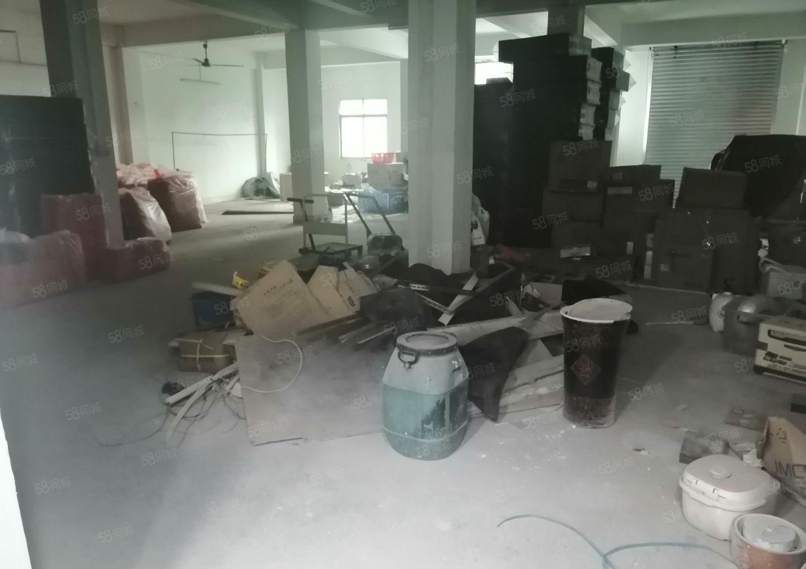 温塘附近厂房急租，每层580平，价格实惠，两吨电梯