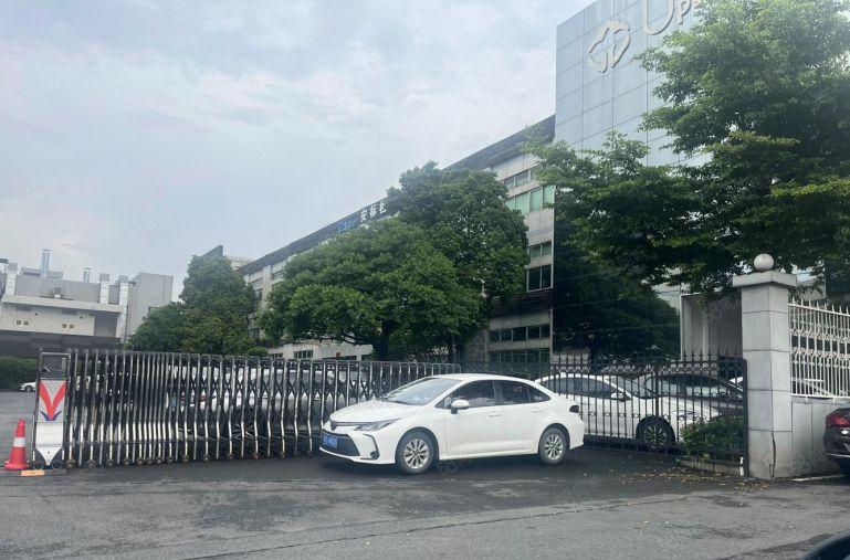 东城桑园工业区二楼整层1000平方起租，有现成豪华装修