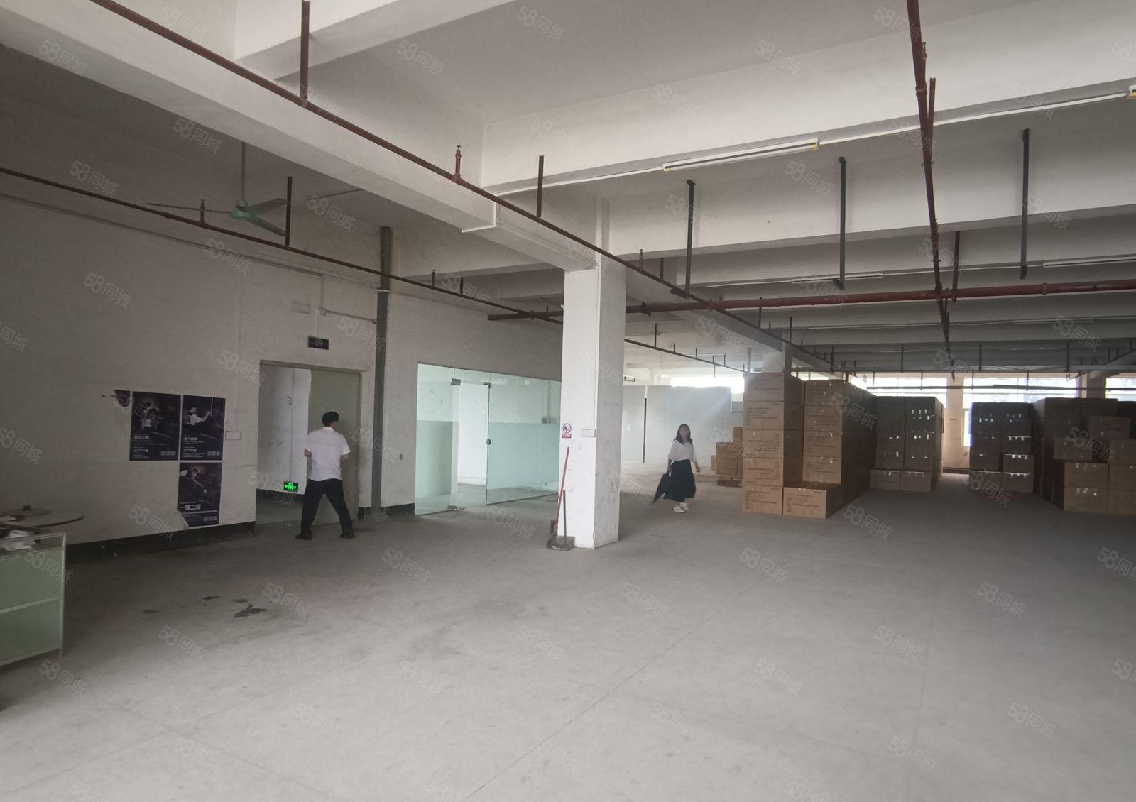 东城周屋800平方厂房底价急租，8元不议价，先到先得！