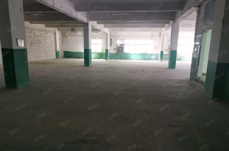 东城莞龙路榴花地铁口楼上厂房分租700方300方有装修水电全