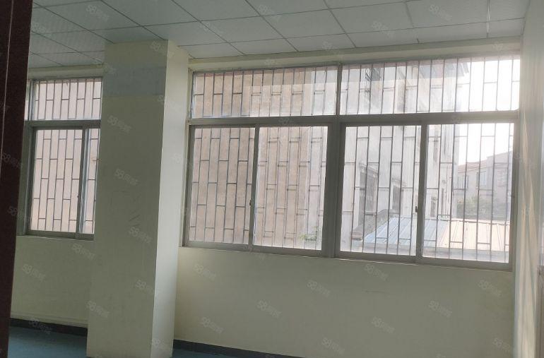 东城温塘独院厂房二楼700平出租，现成办公室装修，低价出租！