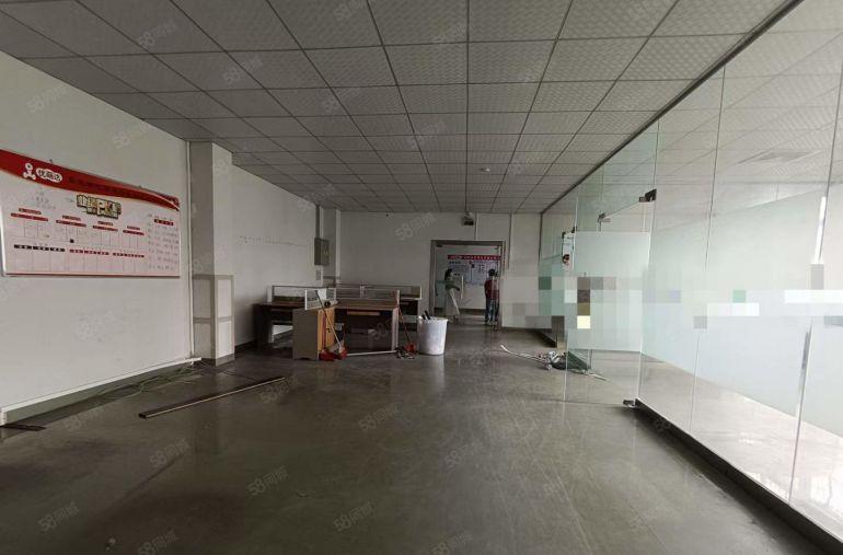 东城高速出口二楼厂房900平方，现成办公室精装修，拎包生产