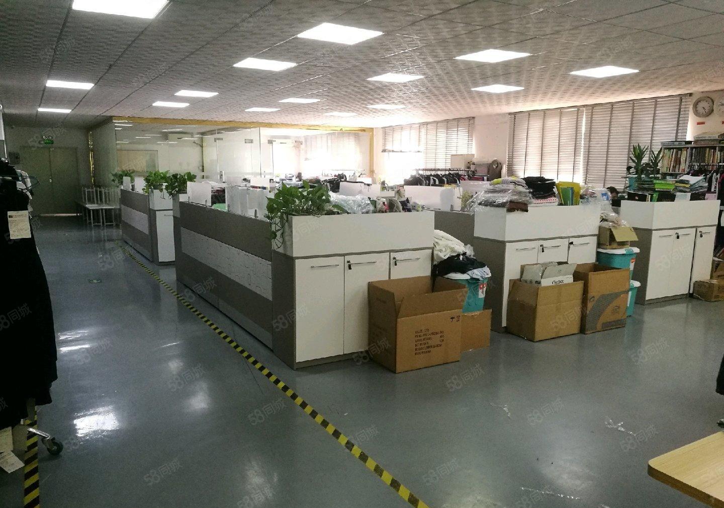 东城温塘路口外贸服装厂转租二楼700平方，精装修，无转让费