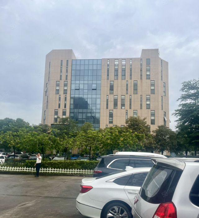 东城牛山外径工业园楼上5000平方现成装修厂房