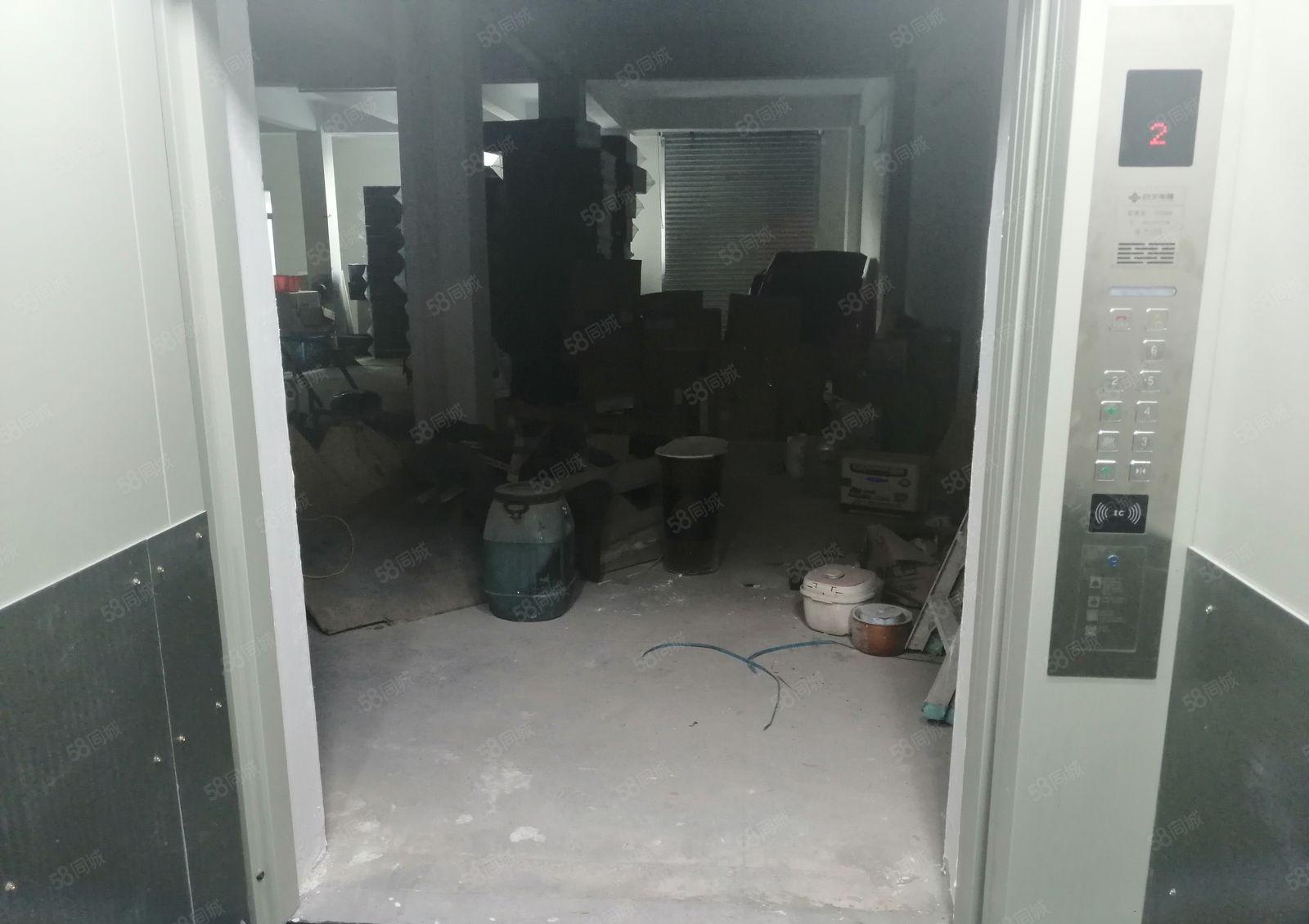 温塘附近厂房急租，每层580平，价格实惠，两吨电梯