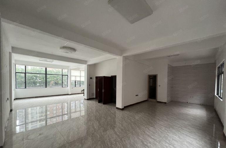 独栋，7500元，停车很方便，但要收费