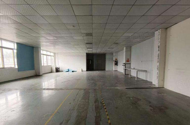 东城高速出口二楼厂房900平方，现成办公室精装修，拎包生产