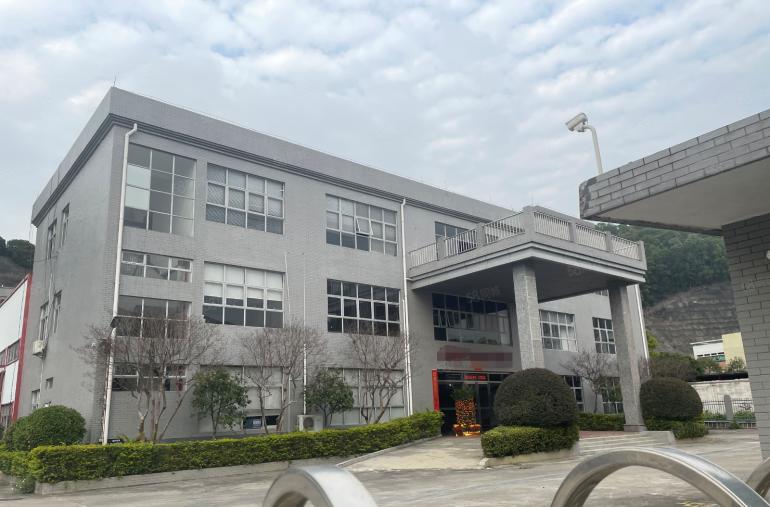 东城牛山独门独院单一层4000平，办公楼1600平，