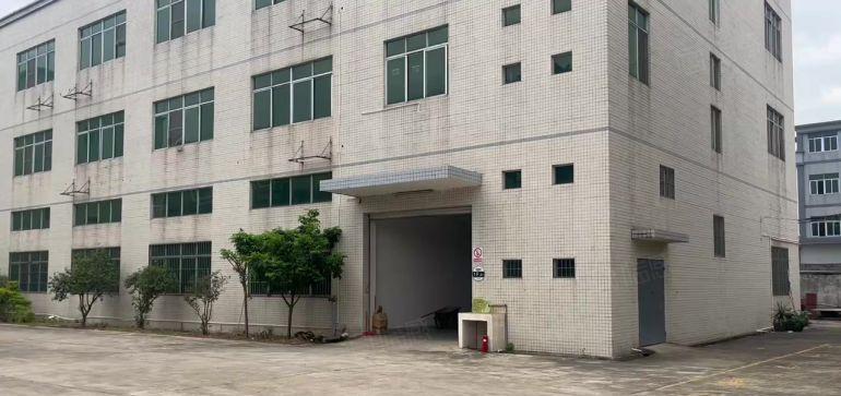 10元出租东城原房东带精装修带行车独院厂房一到三楼各890平