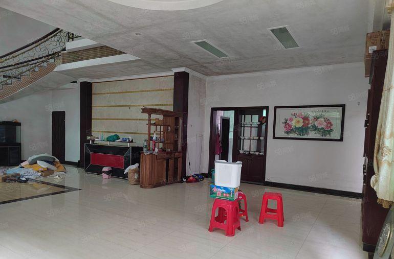 温塘独院1300平方，适合做网络直播，会所，办公，电商。