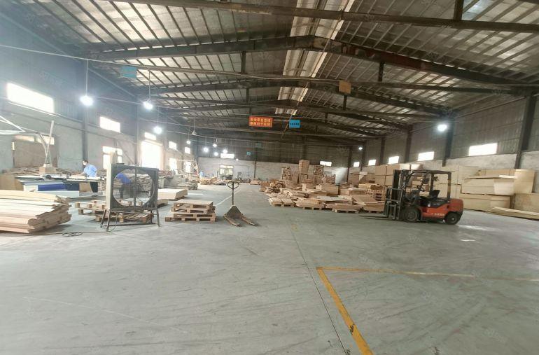 东城下桥2000平钢构厂房出租，进出方便可以分租