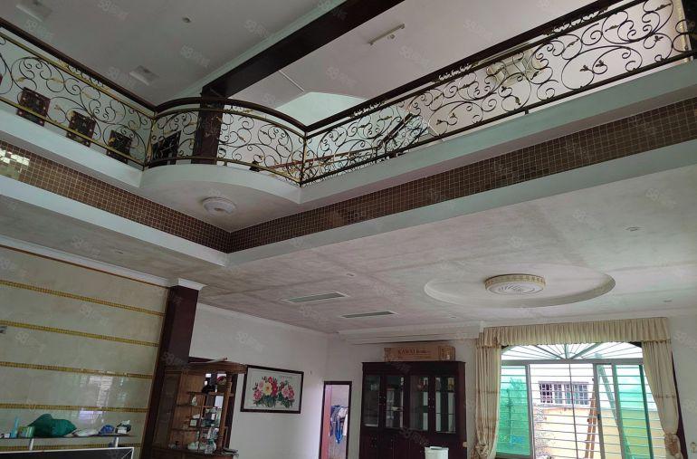 温塘独院1300平方，适合做网络直播，会所，办公，电商。