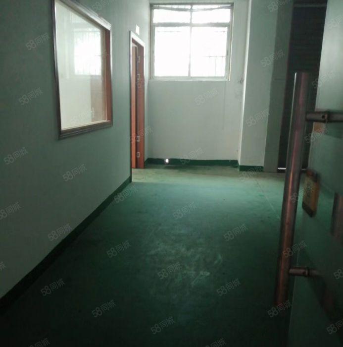 东城 东站路口 小厂房 700平方,8元急租！好招工