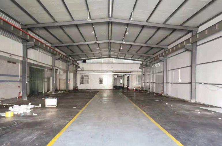 东城樟村新空出一楼1000平，无柱子铁皮房500平，可分租！