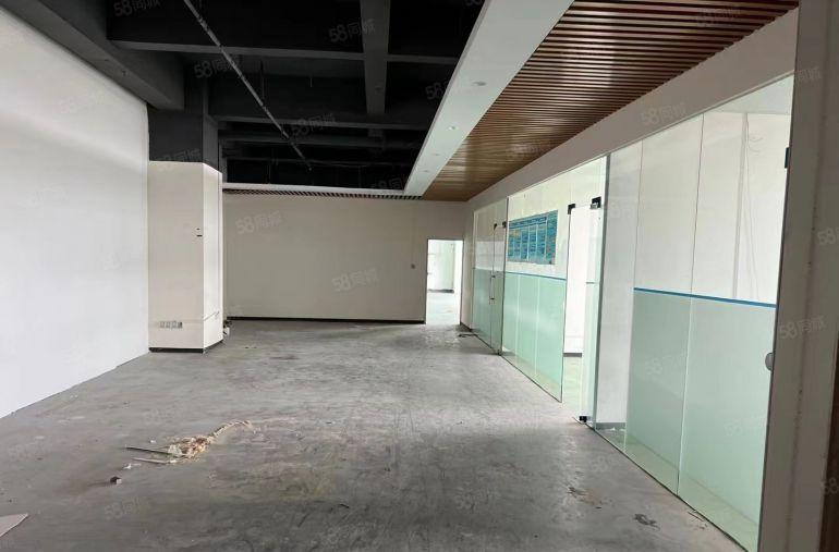 虎门树田新出楼上带装修厂房640方，水电齐全，低价出租