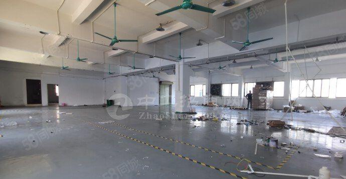 虎门新出楼上900平带装修厂房，近高速出口，交通便利