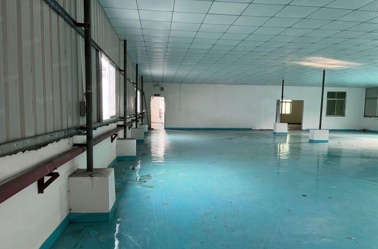 小面积经典小独院2400方带有精装修价格只要15元合同期限长