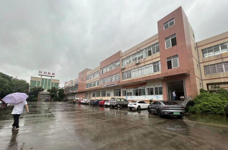 虎门万达旁独院厂房可分租带卸货平台，空地可以停50台大物流车