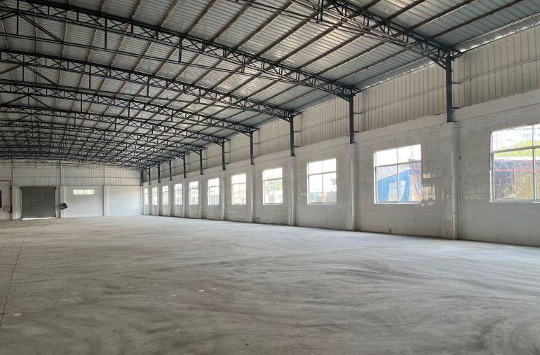 单一层独门独院带有独立办公楼4500方靠近山边