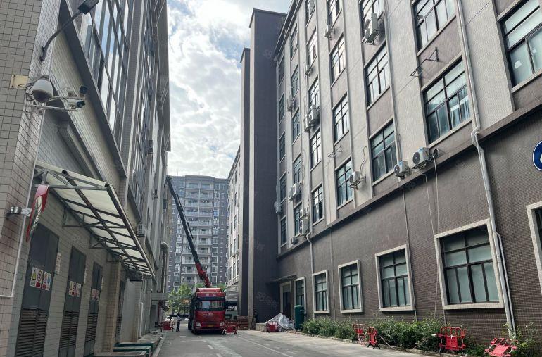 低价花园式厂房标准一楼滴水7米带有地坪漆无尘车间