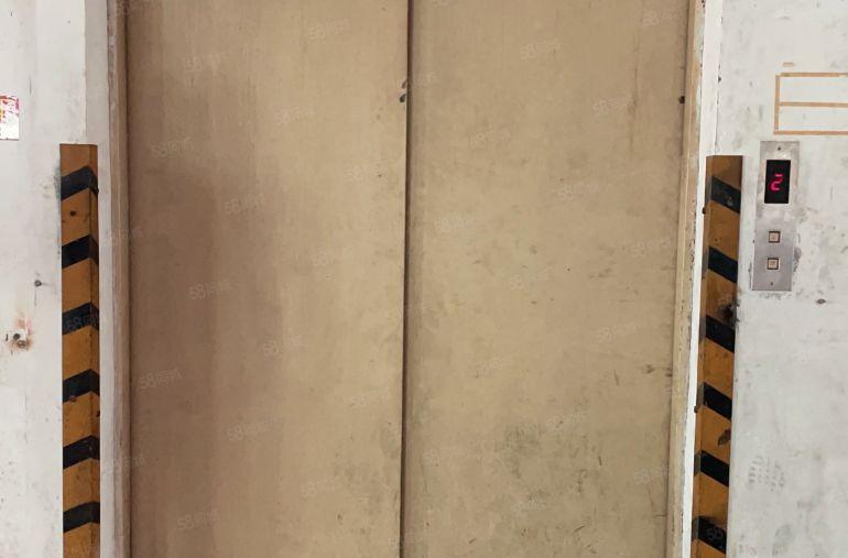 虎门镇赤岗厂房4530平方可以分2家二边都有独立一部2吨电梯