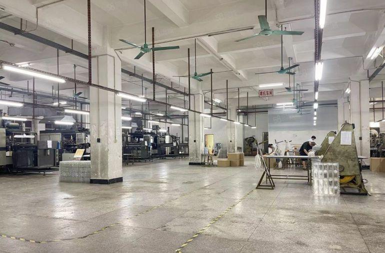 虎门原房东现成装修水电齐全层高六米不挑行业独门独院厂房