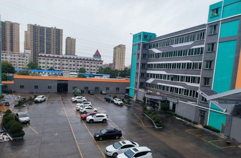 虎门树田社区新出1楼2000平带航车，现成办公室低价厂房出租