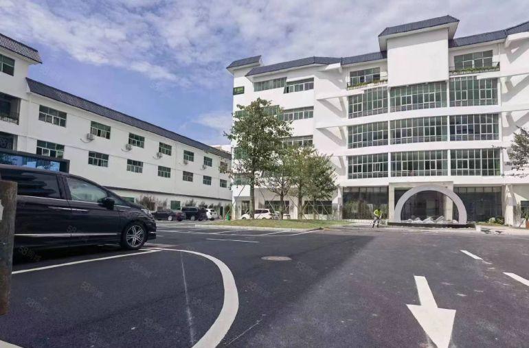 虎门服装中心地段！园区8000平方厂房出租，现成装修水电齐全