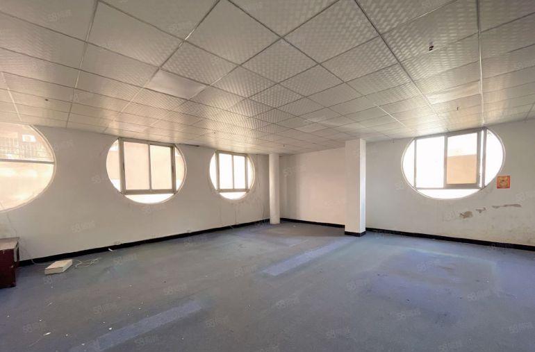 虎门靠近主干道1350平精装修水电齐全 低价厂房出租