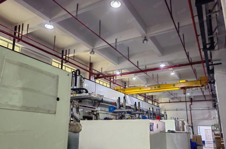 虎门镇沿江高速出来南栅靠长安现成注塑带航吊，水电齐全厂房