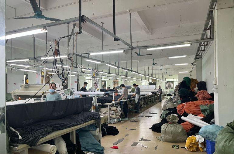 镇口新出楼上一层带有办公室精装修