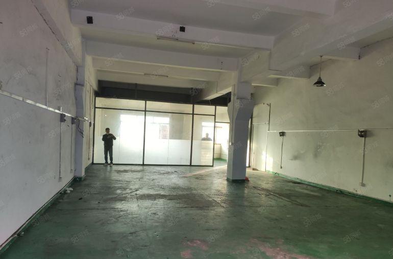 长安沙头时代广场附近一楼200平带水电办公室装修