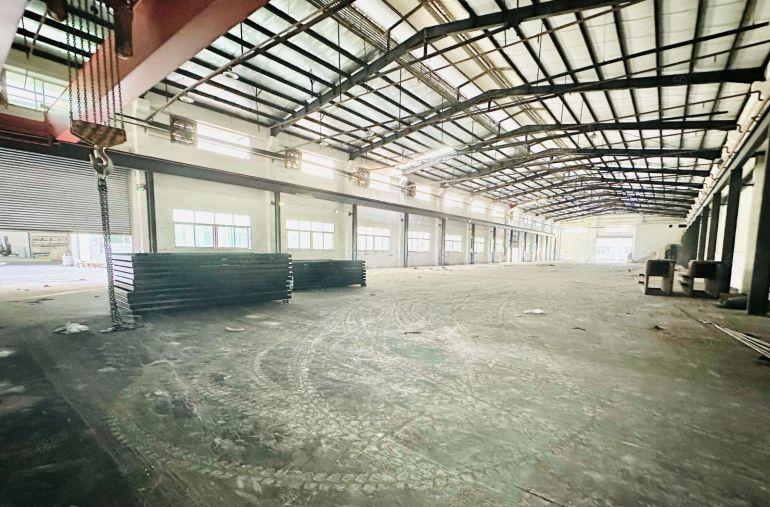 长安镇乌沙原房东单一层2050平现成航车特价厂房出租