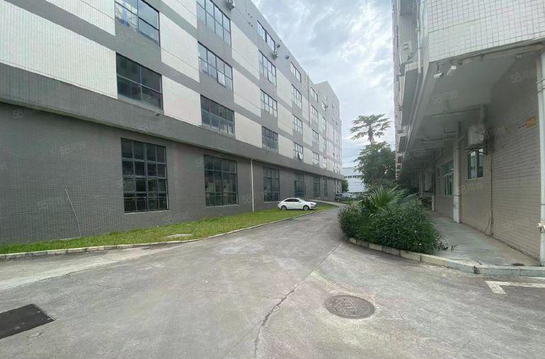 长安镇高速路口附近宵边村一首房东标准厂房独院二楼6500出租