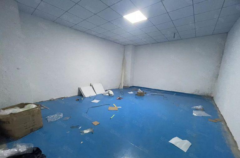 长安乌沙镇园区楼上550平现成装修水电齐全2吨货梯厂房出租