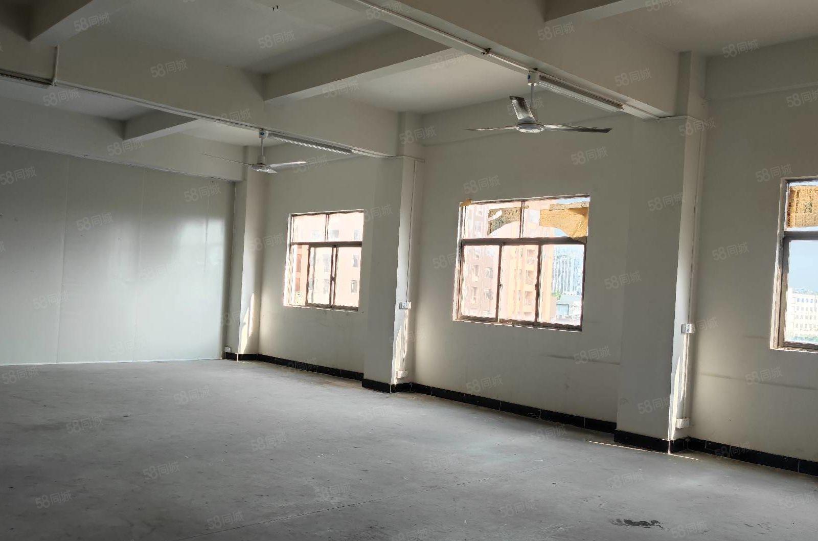 长安街口楼上350平有办公室带装修出租